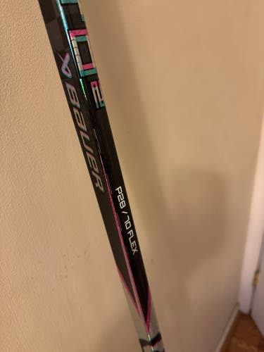 New “ real “Senior Bauer Proto2 Right Handed Hockey Stick P28 70 Flex (New)