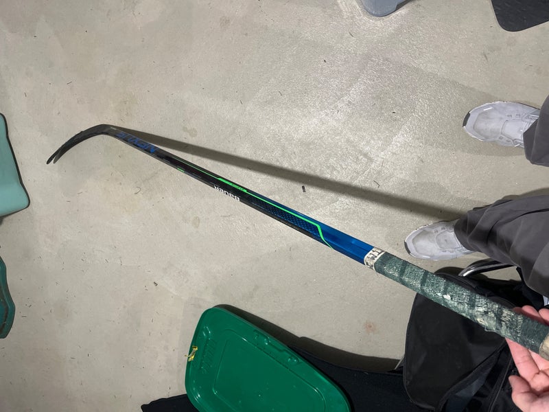 Senior Bauer Nexus Geo Right Handed Hockey Stick P28 87 Flex (Used)