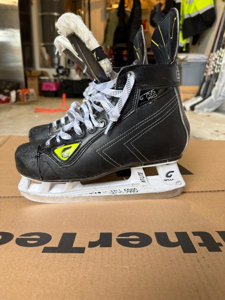 2019 Graf G755 Pro Hockey Skates Regular Width 9 (Used)
