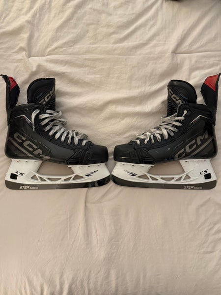 2023 CCM JetSpeed FT690 Hockey Skates Regular Width 7.5 (Used)
