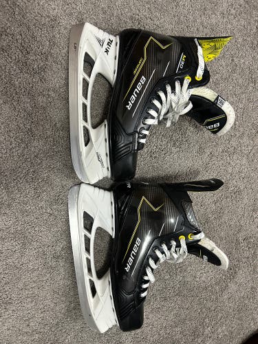 2024 Bauer Supreme M30 Hockey Skates Regular Width 10.5 (Used)