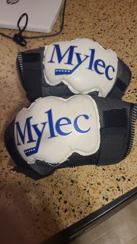 Senior Elbow Pads (Used) 11"