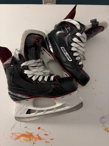2019 Bauer Vapor 2.7X Hockey Skates Size 2 (Used)
