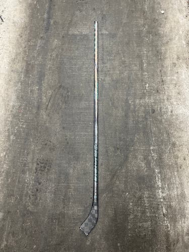 Broken Junior Bauer Twitch Right Handed Hockey Stick P92 40 Flex (Used)