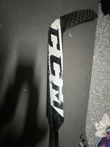 Junior CCM EFlex 5.9 Regular Goalie Stick 21" Paddle (Used)