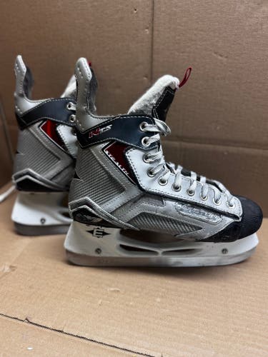 VINTAGE USED EASTON S17 SIZE 8.5 HOCKEY SKATES ONE OWNER