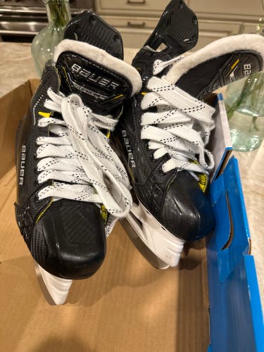 2022 Bauer Supreme M5 Pro Hockey Skates Size 3 (Used)