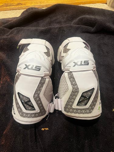 Medium Youth STX Cell V Arm Pads (New)