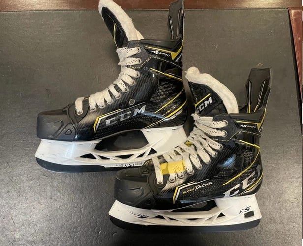 CCM Super Tacks AS3 Pro Hockey Skates Regular Width 6 (Used)