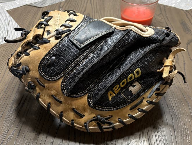 Wilson A2000 M1 RH Catcher's Baseball Glove 33.5" (Used)