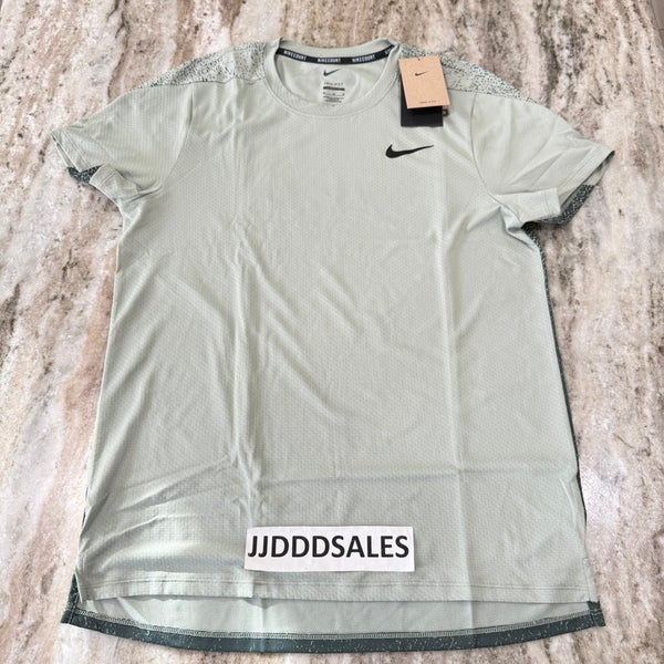 Nike Court Tennis Shirt Green White Dri-Fit Slim Fit FQ2020-370 Men’s Sz M NWT
New With Tags