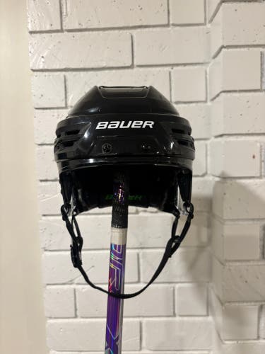Medium Bauer Re-Akt 85 Helmet (Used)