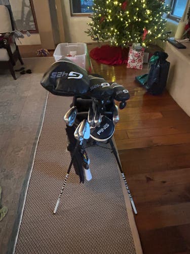 Men's Ping G425 Right Hand Clubs. 11 clubs plus bag. (Used, excellent condition)