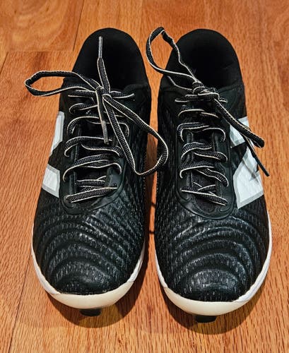 Black and White Men's Size M 5.0 (W 6.0) Youth New Balance FuelCell Low Top Molded Cleats (Used)