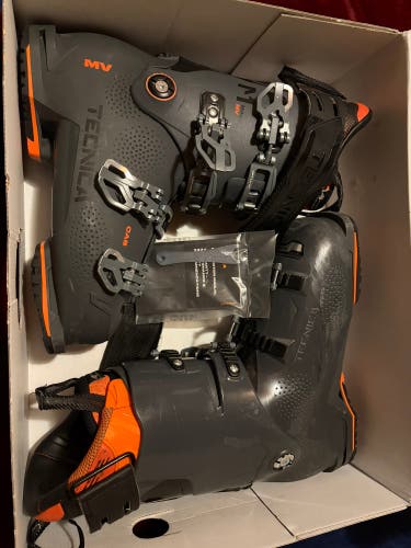 Mondo 27 & 27.5 Tecnica Mach 1 All Mountain Ski Boots Medium Flex (Used)