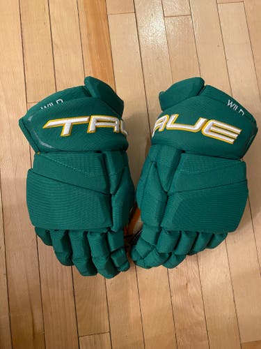 New True Catalyst 9x Gloves 15” Wild