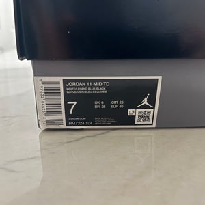 Men's Size M 7.0 (W 8.0) Jordan Mid Top Molded Cleats (New)