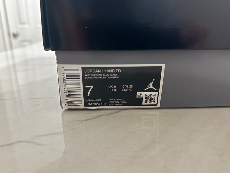 Men's Size M 7.0 (W 8.0) Jordan Mid Top Molded Cleats (New)