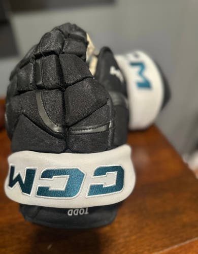 San Jose Sharks Barracuda Black CCM HG12 Gloves 13”