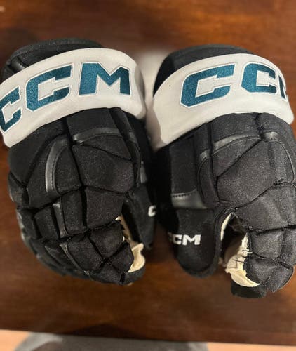 San Jose Sharks Barracuda Black CCM HG12 Gloves 13”