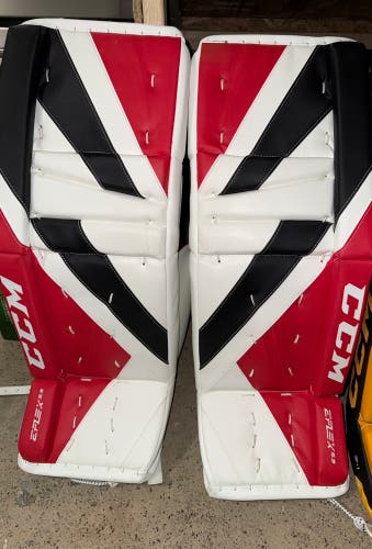 32" CCM Extreme Flex 5.9 Goalie Leg Pads (New)