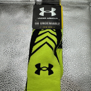 Under Armour UA Undeniable Crew Socks Men’s Size Medium 4-8.5 New Sports gym NEW