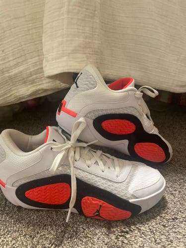 Men's Size M 6.0 (W 7.0) Jordan Shoes (New)