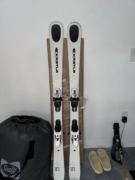 Kastle 148 cm Marble 84 Skis With Bindings - Like New Condition