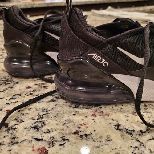 Black Unisex 2.5Y (Big Kids / Youth) Youth Nike Air Max 270 Shoes (Used)