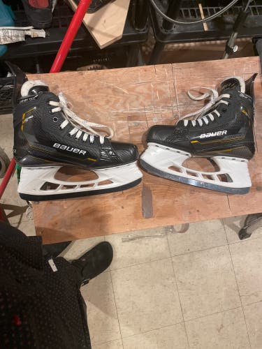 2022 Bauer Supreme M5 Pro Hockey Skates Regular Width 8 (New)
