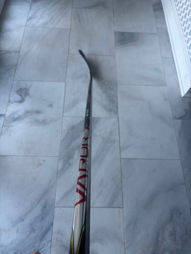 Senior Bauer Flypro Right Handed Hockey Stick P28 70 Flex (New)