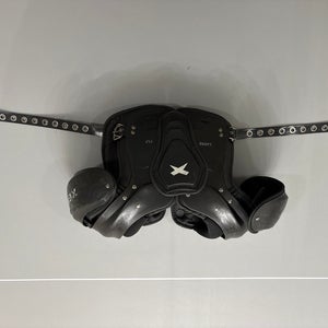 Large Youth Xenith Fly Shoulder Pads (Used)