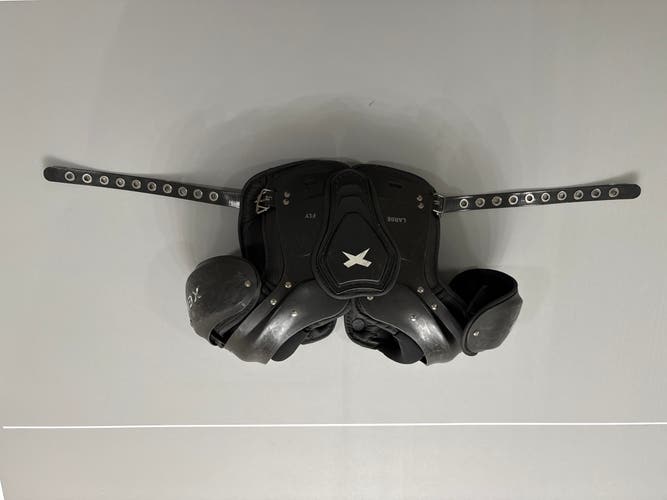 Large Youth Xenith Fly Shoulder Pads (Used)