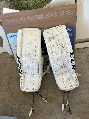 28" CCM Goalie Leg Pads (Used)