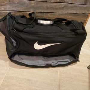 Nike Brasilia 9.5 Large Duffel Bag – 95L (Black/White) — Needs Zipper Repair