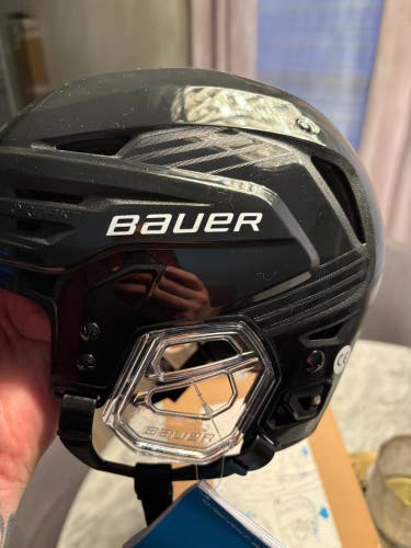 Small Bauer Re-Akt 85 Helmet (New)