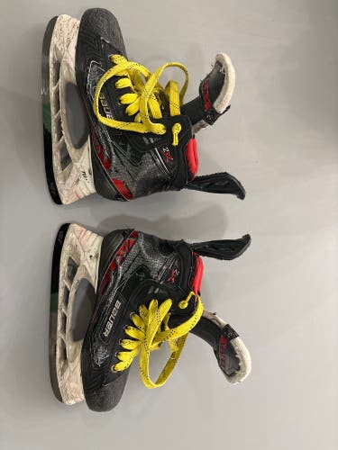 2019 Bauer Vapor 2X Hockey Skates Regular Width Size 3.5 (Used)