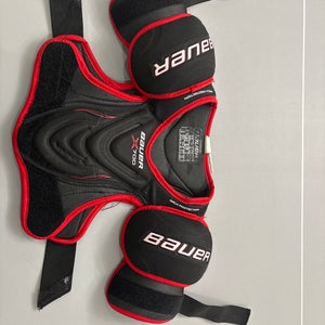 Men's Small Junior Bauer Vapor X700 Shoulder Pads (Used)