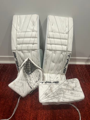 33" 2023 True 9X3 Regular Goalie Full Set (Used)