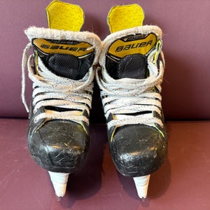 Bauer Supreme S37 Hockey Skates Regular Width Size 4.5 (Used)