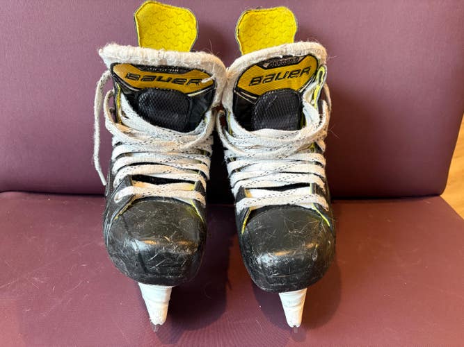 Bauer Supreme S37 Hockey Skates Regular Width Size 4.5 (Used)