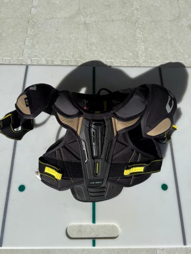 Men's Medium Junior CCM Tacks AS 580 Shoulder Pads (Used)
