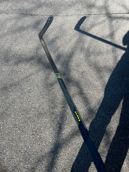 Senior Warrior Alpha LX3 Pro Right Handed Hockey Stick M28 85 Flex (Used)