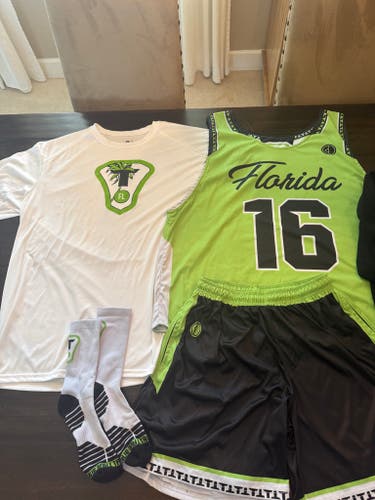 NEW - True Florida State Boys Lacrosse Uniform Kit Adult XL Tops, and Adult L Bottoms and Socks