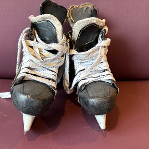 CCM Tacks 9040 Hockey Skates Size 4 (Used)
