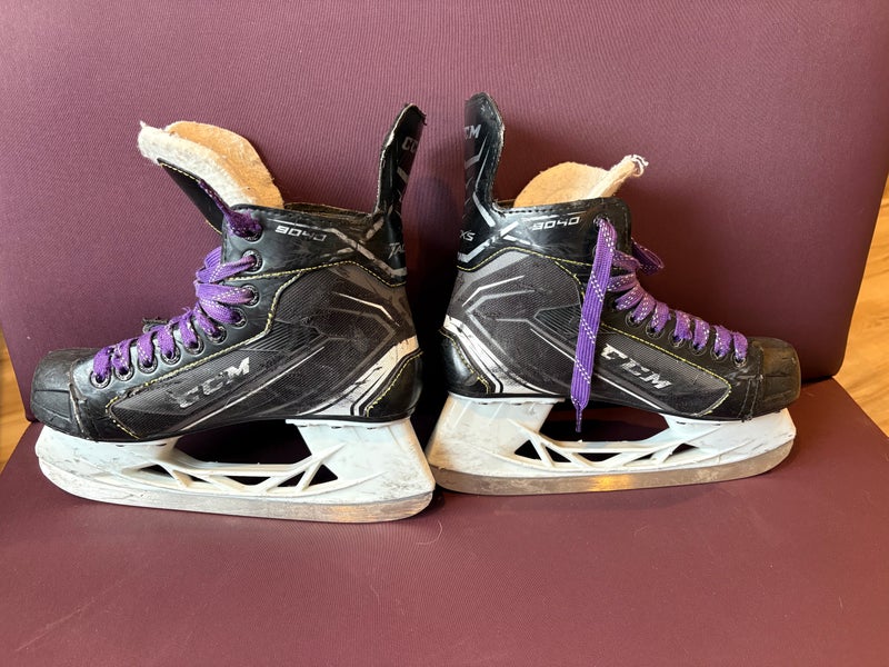 CCM Tacks 9040 Hockey Skates Size 5 (Used)
