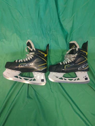 CCM Super Tacks 9370 Hockey Skates Regular Width Size 6 (Used)