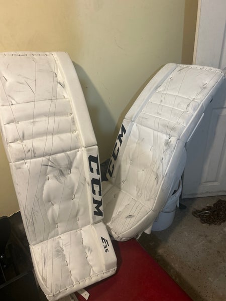 34" CCM Extreme Flex 4 Regular Goalie Full Set (Used)