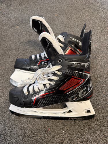 2020 CCM Super Tacks AS3 Pro Hockey Skates Regular Width Pro Stock 9 (Used)