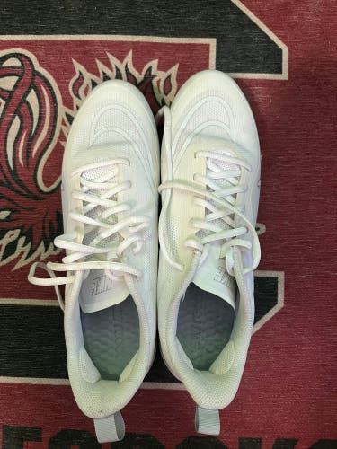 White Men's Size M 10.5 (W 11.5) Adult Nike Huarache Low Top (New)